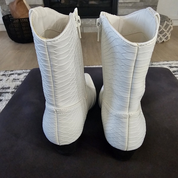 Women's White Croc-Embossed Ankle Boots - Picture 4 of 7
